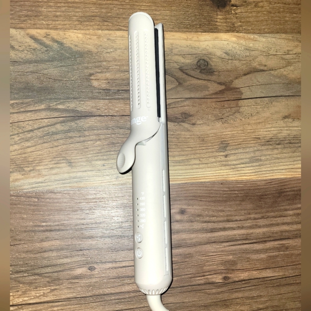 Le Duo curling/straightener hair tool.